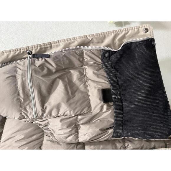 Cabela's Premier Northern Goose Down Puffer Vest, Men's Large, Regular - Picture 3 of 8